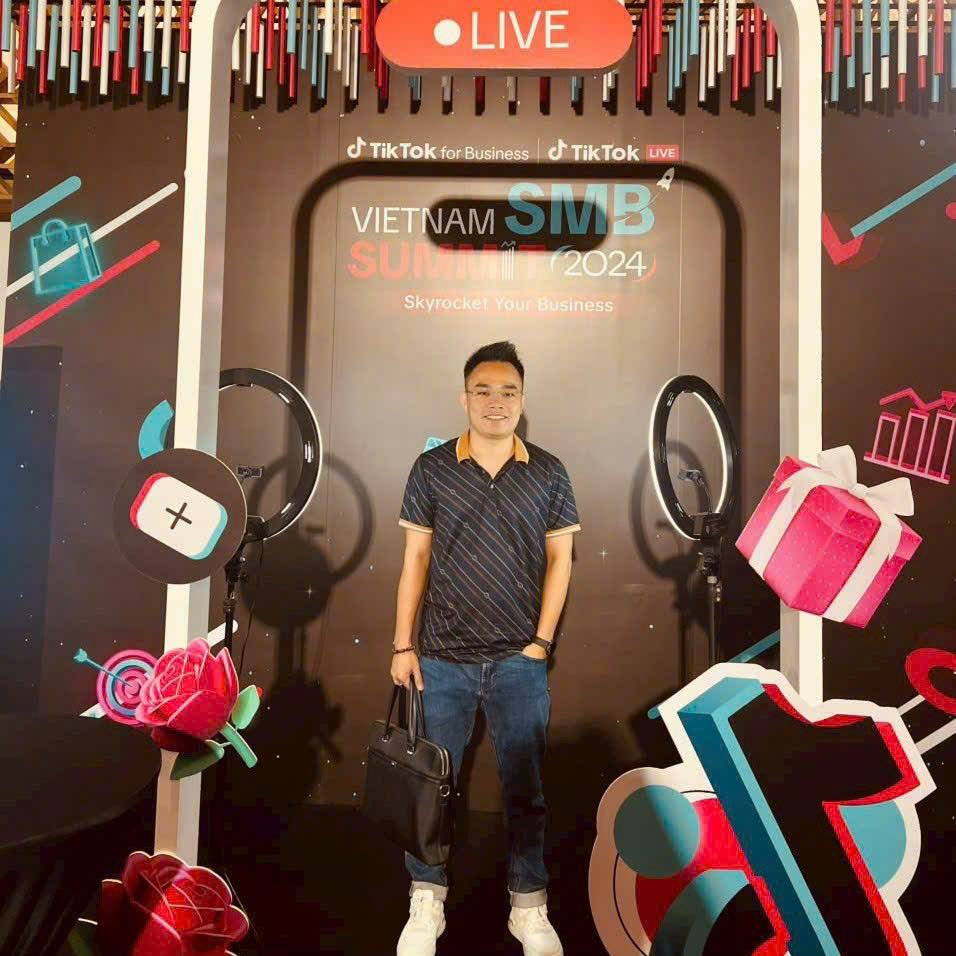 Set-up bối cảnh livestream cho nhãn hàng