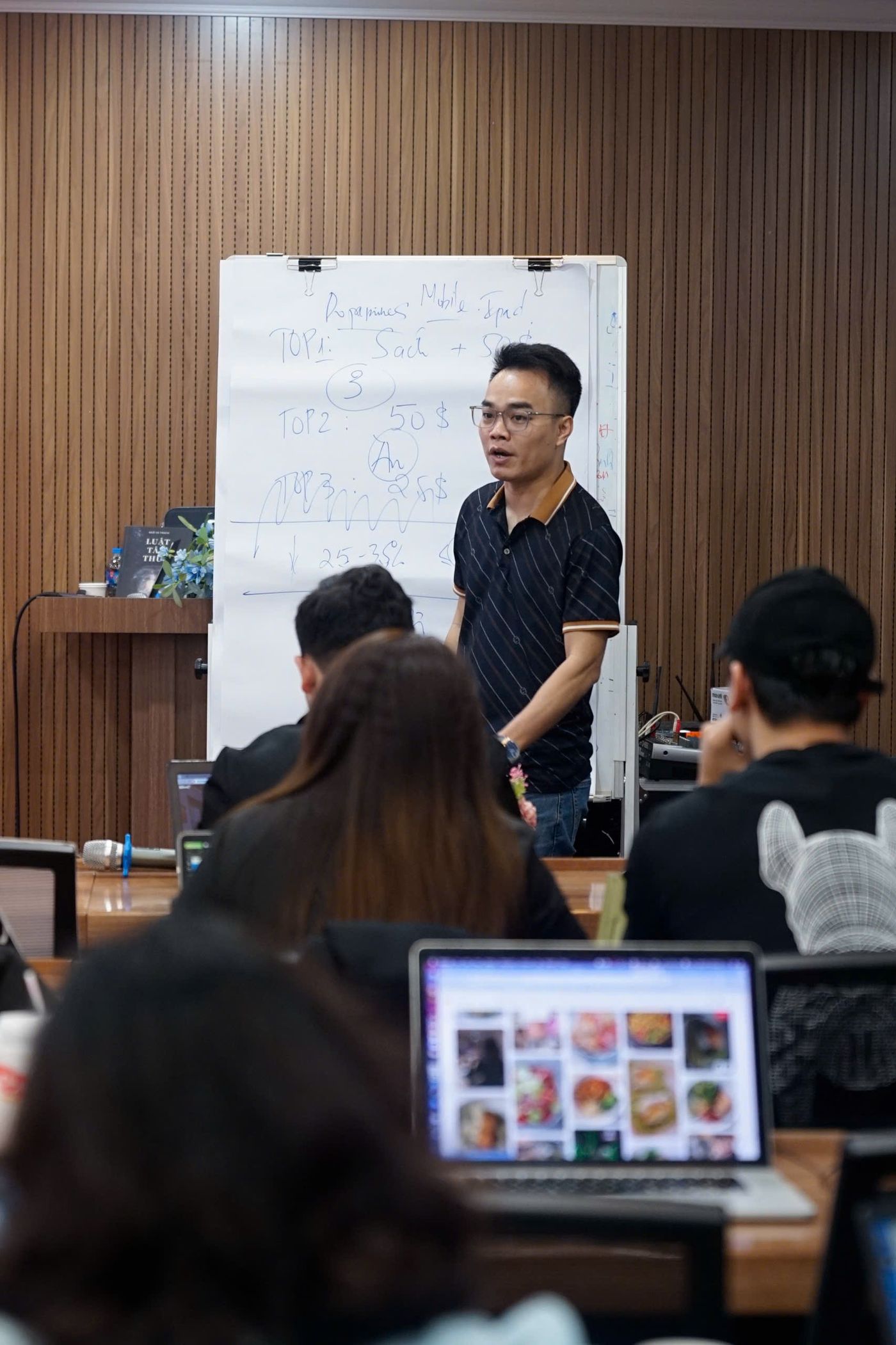 Lớp kèm cặp nhóm nhỏ cho nhà bán hàng