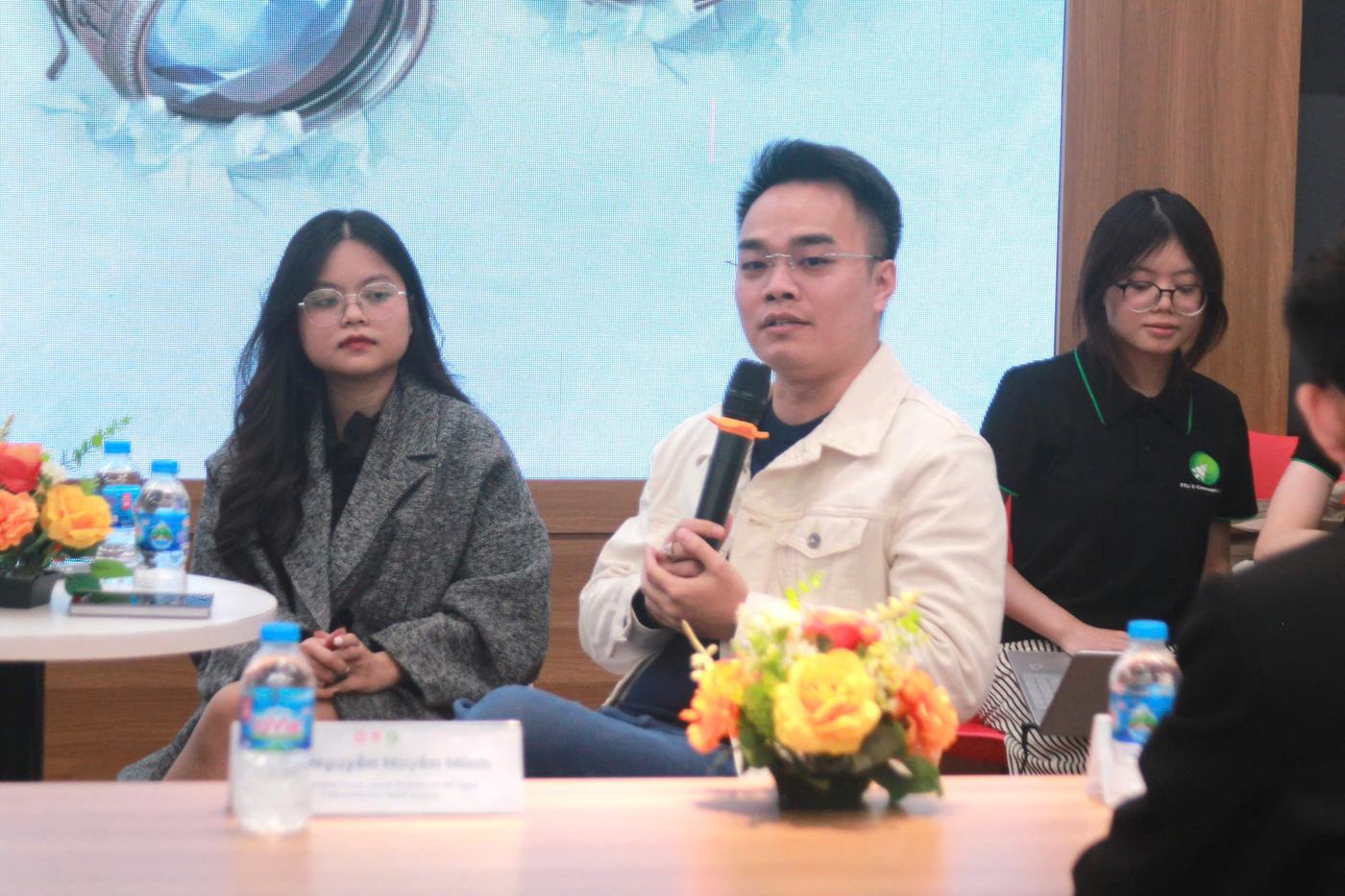 Toạ đàm cùng khách mời trong ngành