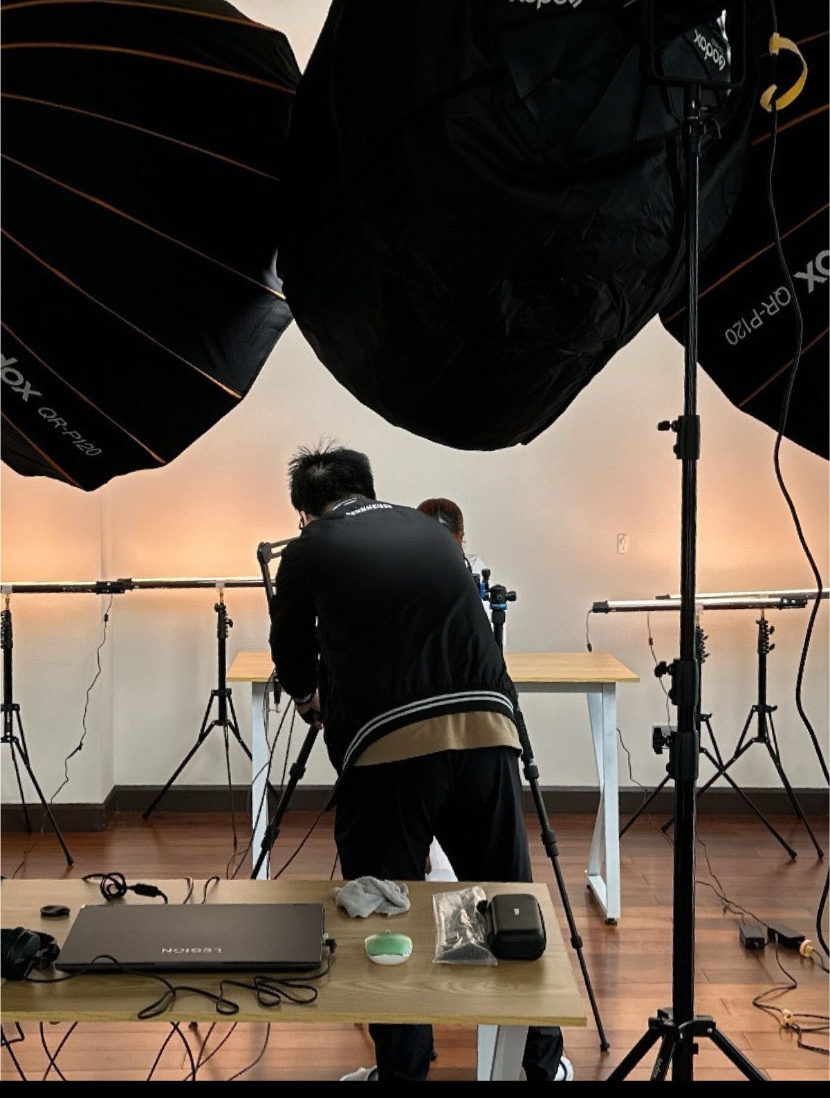 Ê-kíp sản xuất nội dung tại studio
