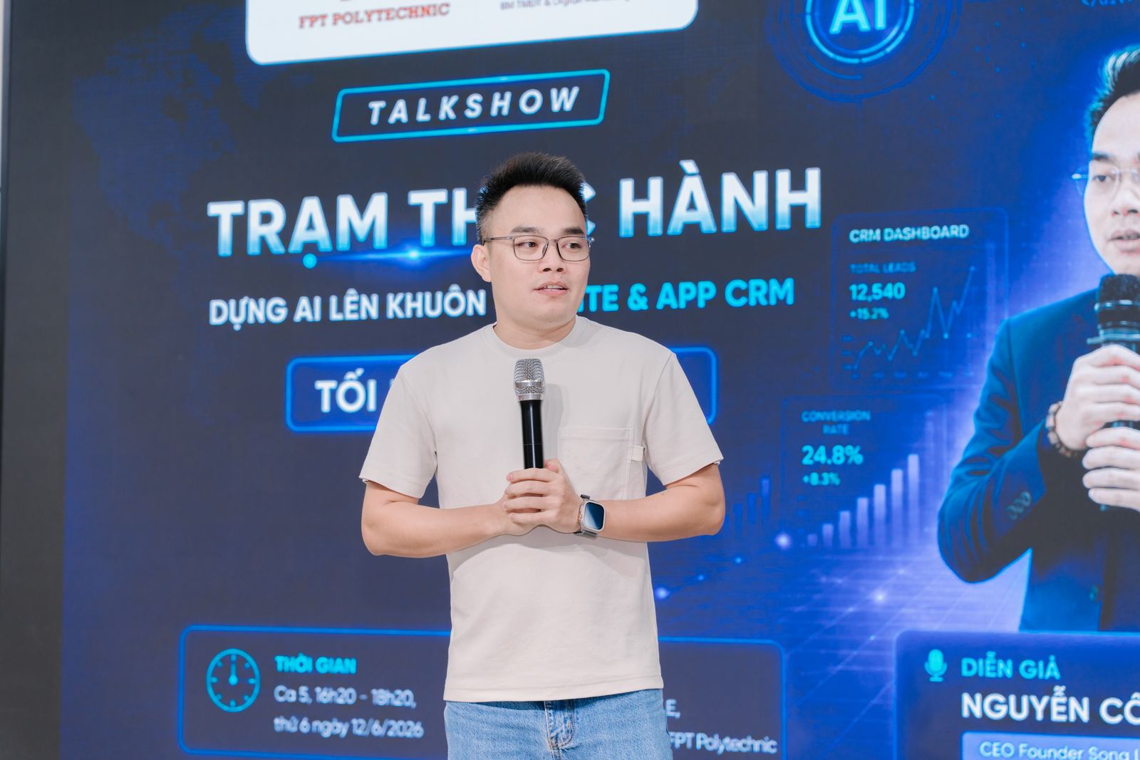 Diễn giả Nguyễn Công Thành trên sân khấu talkshow Trạm Thực Hành tại FPT Polytechnic